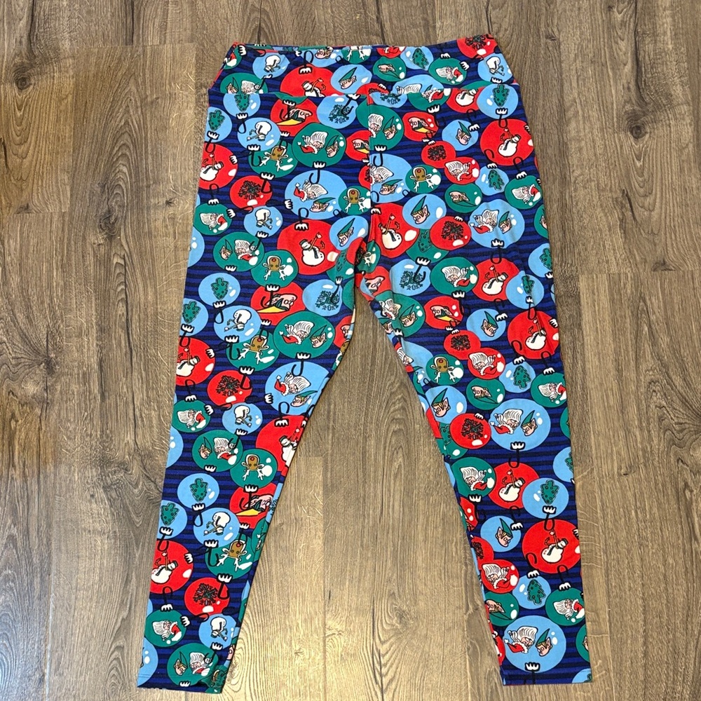 LuLaRoe Christmas Print Leggings!

Size Tall and Curvy 2 (TC2)